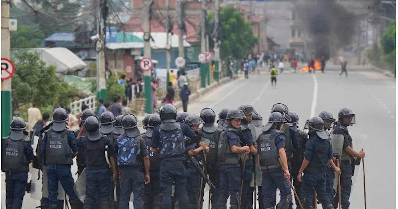 Nepalda parlament binası da yandırıldı Baş nazir istefa verdi