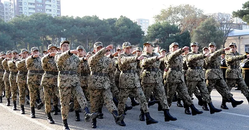 Daxili qoşunların hərbi qulluqçularının hansı şəxsləri saxlamaq hüququ olacaq?