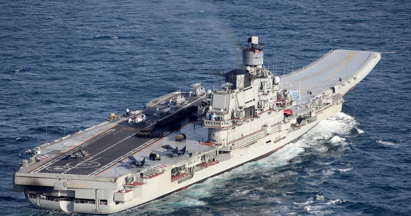 Britaniya aviadaşıyıcısı Cənubi Koreya sahillərində təlim keçirib