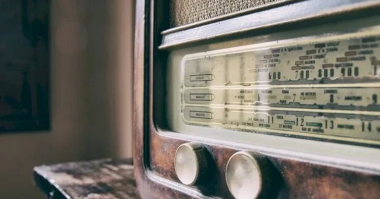 55 ildir işləməyən “Qiyamət Radiosu”ndan qorxulu yayım: 2 sirli mesaj göndərildi