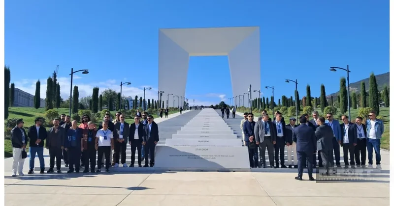 Din xadimləri Xankəndidə Zəfər parkı və Zəfər meydanını ziyarət ediblər YENİLƏNİB