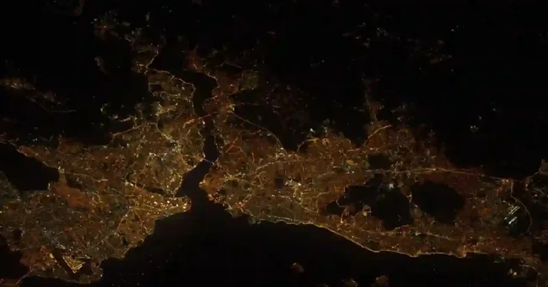 İstanbul kosmosdan belə görünür Fotolar