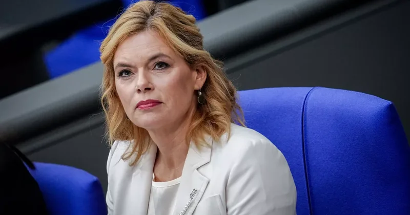 Клёкнер пригрозила вышвырнуть политиков АдГ из Бундестага