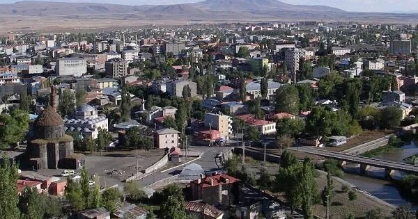 Türklər Azərbaycan simvolu asmağa başladı Foto