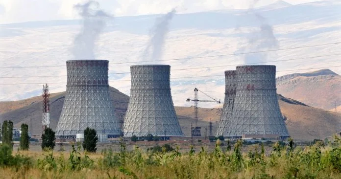 Rusiya Ermənistanda yeni atom stansiyası tikəcək?