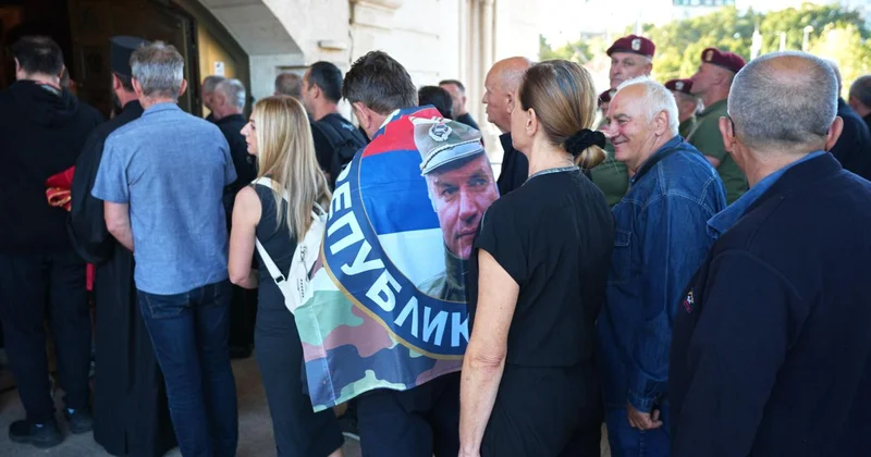 Ratko Mladiçin Belqradda dəfn edilməsi Avropanı silkələdi FOTO