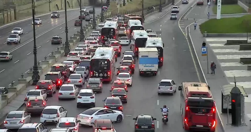 Bakının 18 yolunda hərəkət çətinləşdi SİYAHI