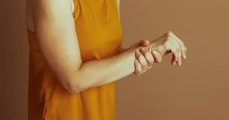 Qolunuz uyuşanda niyə yad bir orqan kimi hiss olunur?
