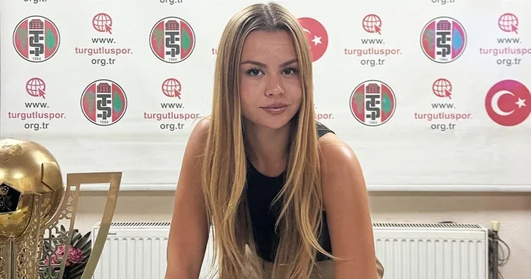 22 yaşlı Zeynəbə Türkiyə klubunda baş məşqçi vəzifəsi verilib