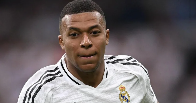 Kilian Mbappe Real Madrid in əfsanəsi Raula çatdı