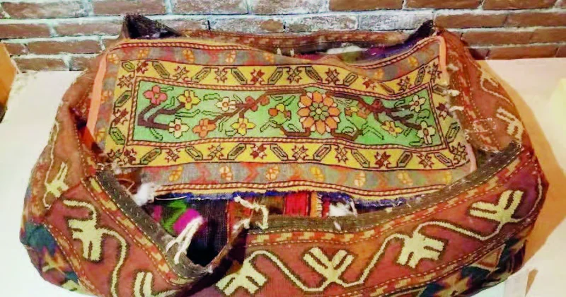 Gəncənin məfrəşi, Nizaminin 1 beyti...