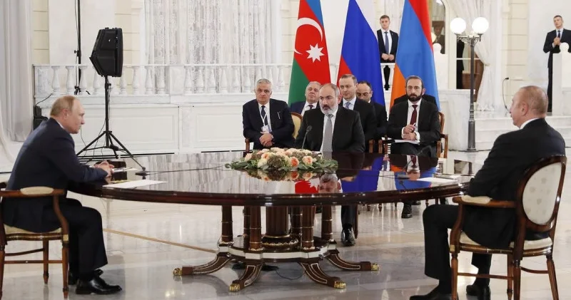 “Paşinyan Rusiya tərəfindən devrilməyəcəyinə öncədən təminat almaq istəyir”