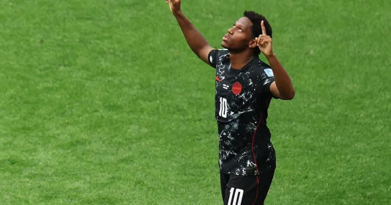 Kanadalı futbolçu dünya çempionatları tarixinə düşdü