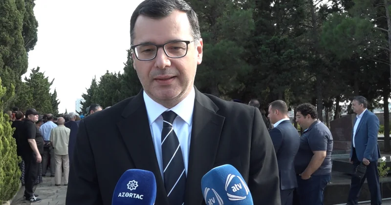 Oleq Əmirbəyov: Aleksandr Şarovski quruluş verdiyi tamaşalarda yaşamağa davam edəcək