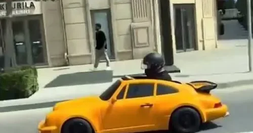 Oyuncaq avtomobillə yolda hərəkət edən şəxs hansı məsuliyyəti daşıyır? Vəkil AÇIQLADI