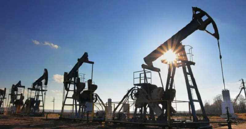 Brent впервые с июля поднялась выше $100 за баррель