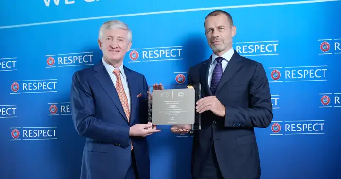UEFA nın rəhbəri Şaxtyor un prezidentini mükafatlandırıb