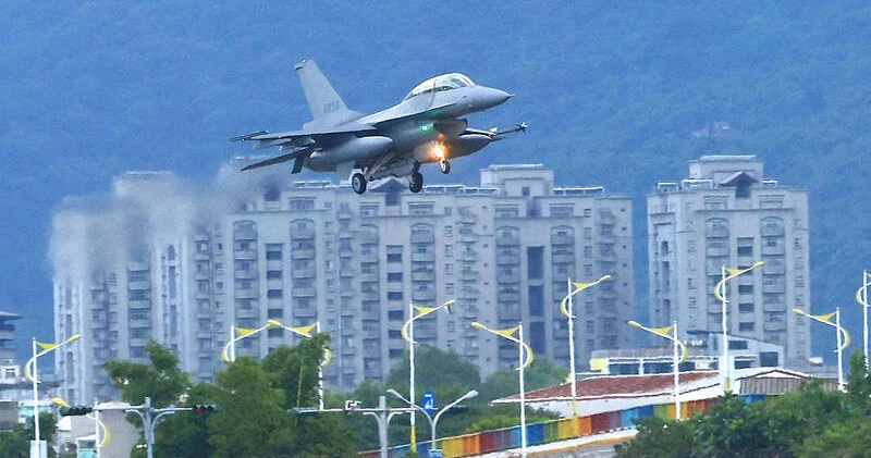 Hücum yaxınlaşır: Bu ada müharibə ehtimalına qarşı onlarla bunker tikir