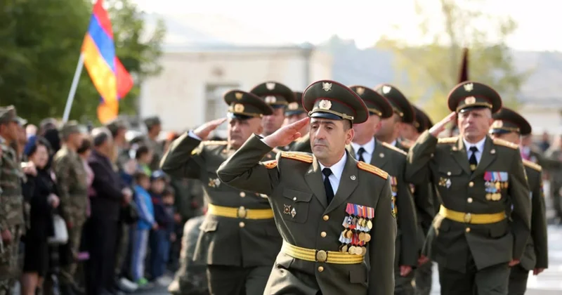 Ermənistan ordusu hərbi salamlaşmanı dəyişir