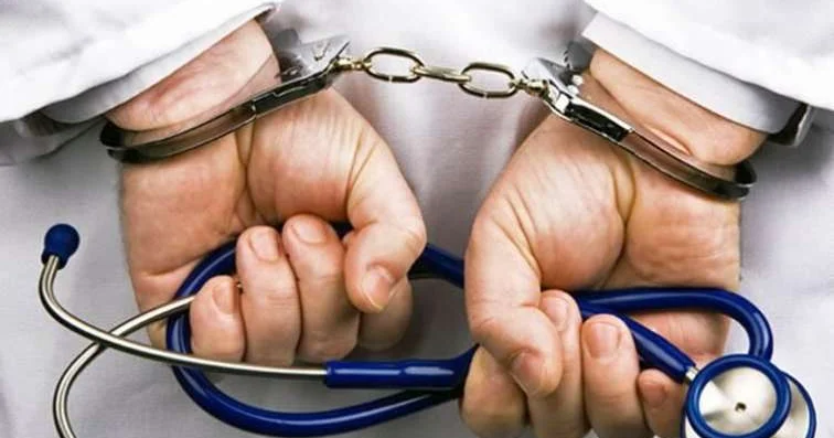 Rüşvət alıb müayinəsiz sənəd verirdilər Direktora və baş həkimə cinayət işi açıldı