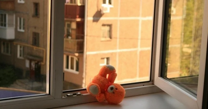 Rusiyada dəhşət: Ata körpə QIZINI dördüncü mərtəbədən atdı