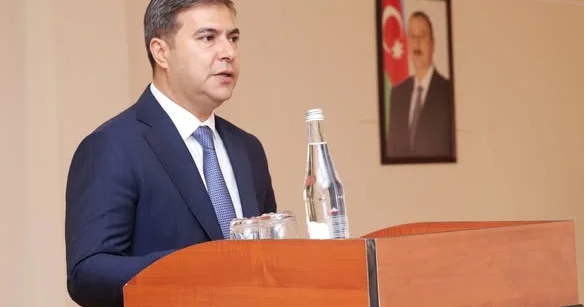 Gəncədə 1 DİREKTOR 2 Cİ MƏKTƏBİN DƏ DİREKTORLUĞUNU EDİR Tİ nin rəisi gəldi, dərslər ləğv olundu / FOTO
