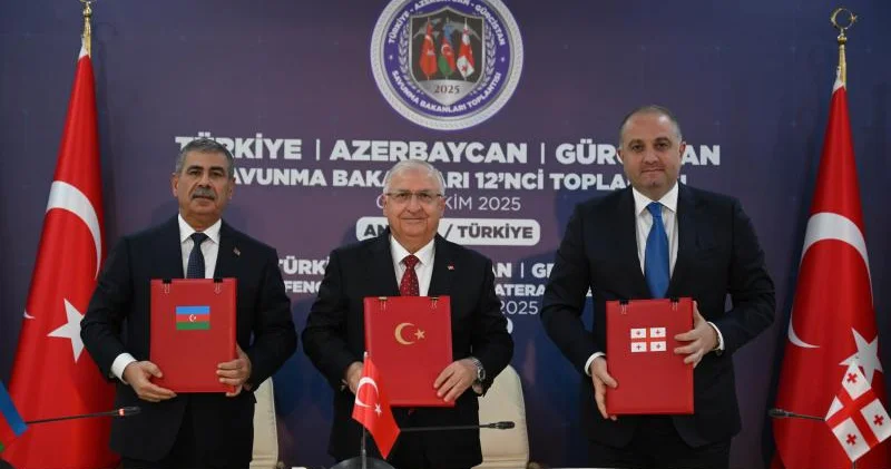 Türkiyə, Azərbaycan və Gürcüstan müdafiə nazirləri Ankarada: yeni sənəd imzalandı, birgə mesajlar verildi (FOTOLAR)