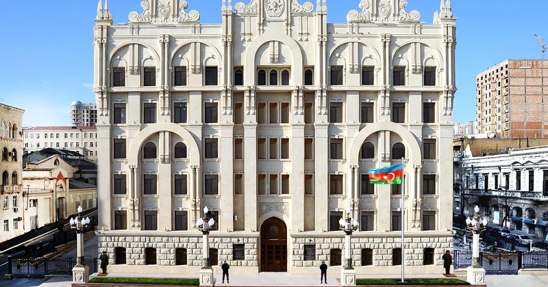 Xankəndidə qanunsuz silah əldə edən kürəkən, qayınata və qayın saxlanılıb