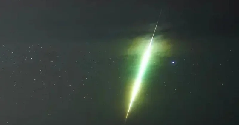 Britaniya səmasında yaşıl meteor müşahidə edilib