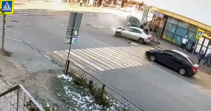 Yol polisindən qaçıb iki maşını vurdu, barəsində 8 protokol yazıldı Vəsiqəsi də yoxdur VİDEO
