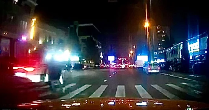 Keçiddə piyadaya yol verməyən sürücü az qala onu vuracaqdı ANBAAN VİDEO