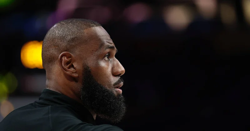 Azarkeş Lebron Ceymsi aldadıcı reklama görə məhkəməyə verdi
