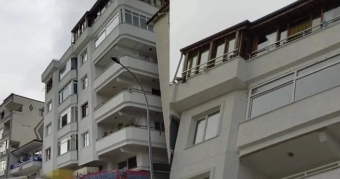 Müğənni Güllü evinin bu otağının pənəcəsindən yıxılaraq ölüb