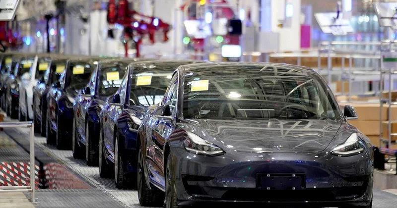 Tesla представила "бюджетные" версии некоторых моделей
