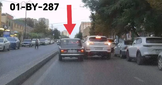 Təhlükəli ötmə edən sürücü qəzadan son anda xilas oldu VİDEO