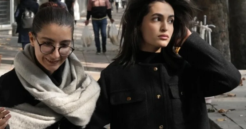 İranda yeni reallıq: Küçələrdə qadınların hicabsız görünməsi son günlər adi hala çevrilib