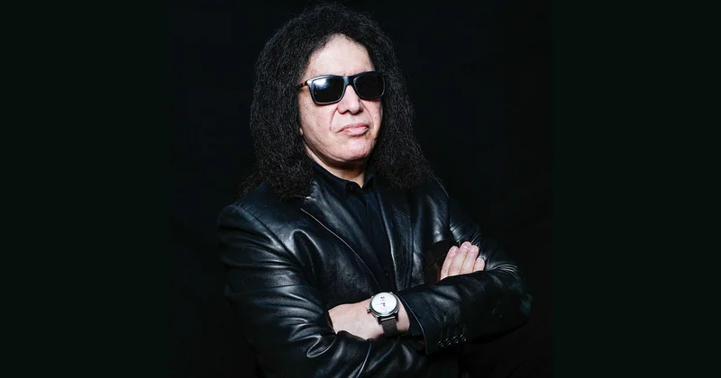 Kiss qrupunun bas gitaraçısı Simmons sükan arxasında huşunu itirib