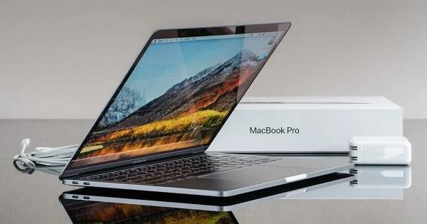 MacBook остановил пулю и спас мужчину, ставшего жертвой ограбления ФОТО