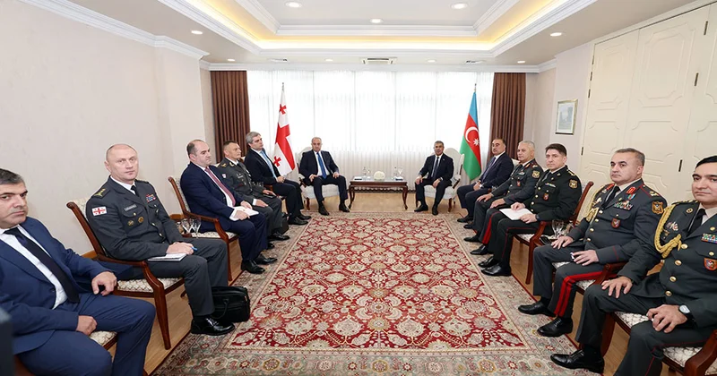 Azərbaycan müdafiə naziri gürcüstanlı həmkarı ilə görüşüb