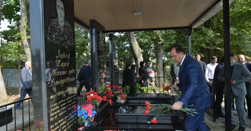 Taleh Qaraşov Vətən müharibəsi şəhidinin məzarını ziyarət edib FOTOLAR