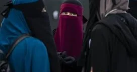 İtaliyada niqab qadağa təklif
