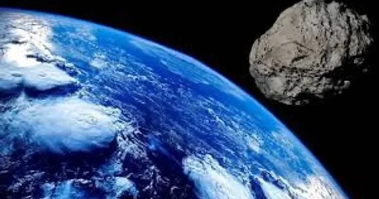 Nadir yaşıl meteorit görünüb
