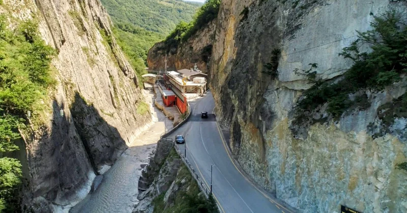 Əsrarəngiz təbiət mənzərəli keçid Təngə kanyonu FOTO