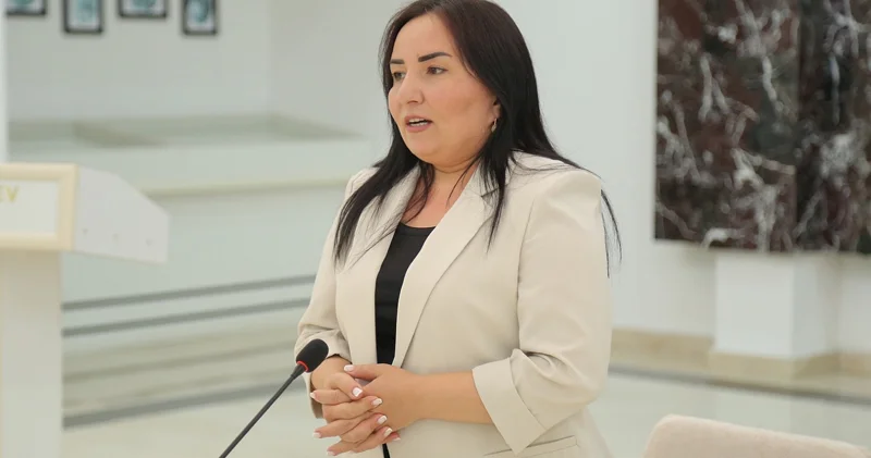 Sevindik Hətəmov xanım müavinini işdən çıxardı (FOTO)