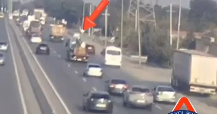 Yol kənarında dayanan piyada vuruldu Anbaan görüntülər