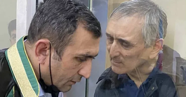 Tanınmış vəkilin fəaliyyəti DAYANDIRILDI
