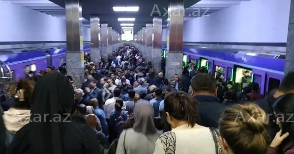 Metroda qatarların hərəkəti niyə ləngiyib? Rəsmi