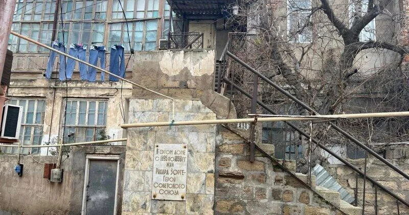 Rixard Zorgenin Bakıda yaşadığı ev sökülür FOTO VİDEO