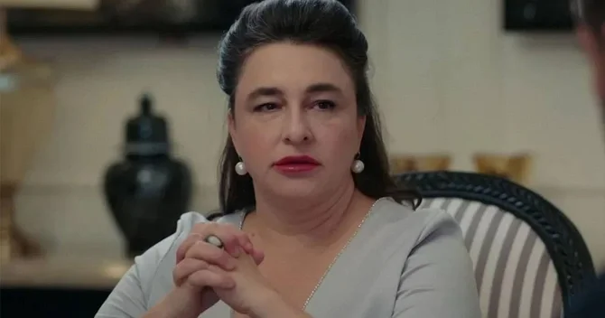 Esra Dermancıoğlu bu səbəbdən Türkiyəni tərk etdi