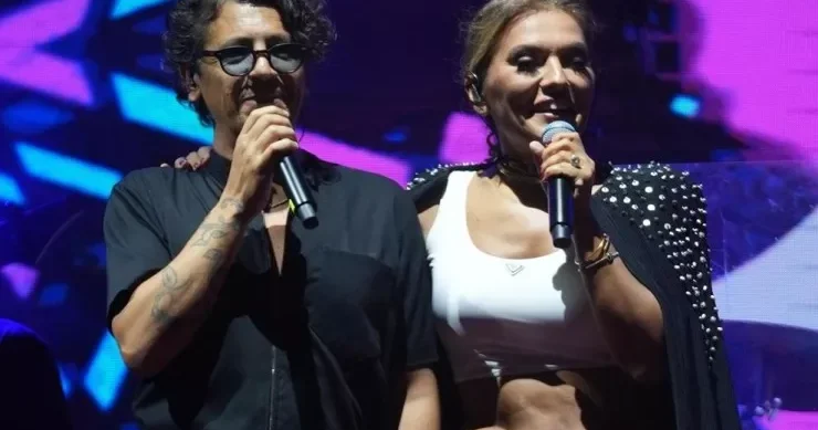 Demet Akalın və dostları Ersay Ünerə sürpriz etdilər